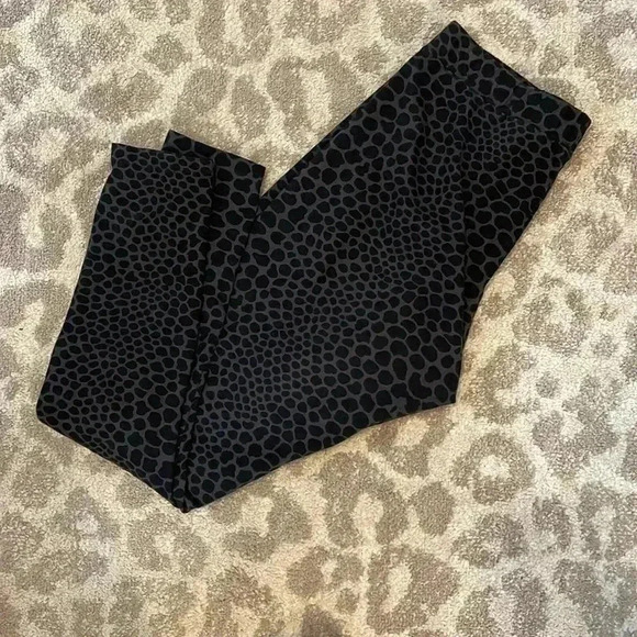 Soft Surroundings Animal Print Black and Grey Leggings M - Picture 2 of 4